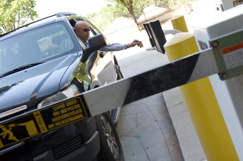 parking-gate.jpg